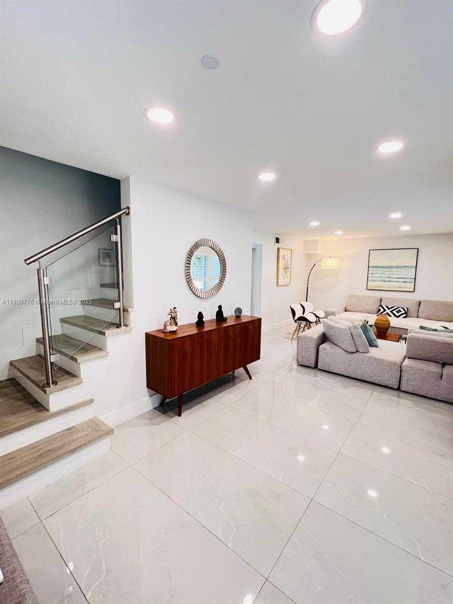 Small Image of 417 ALEDO AVE #417, Coral Gables Number 23