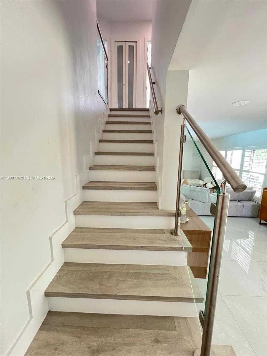 Small Image of 417 ALEDO AVE #417, Coral Gables Number 24