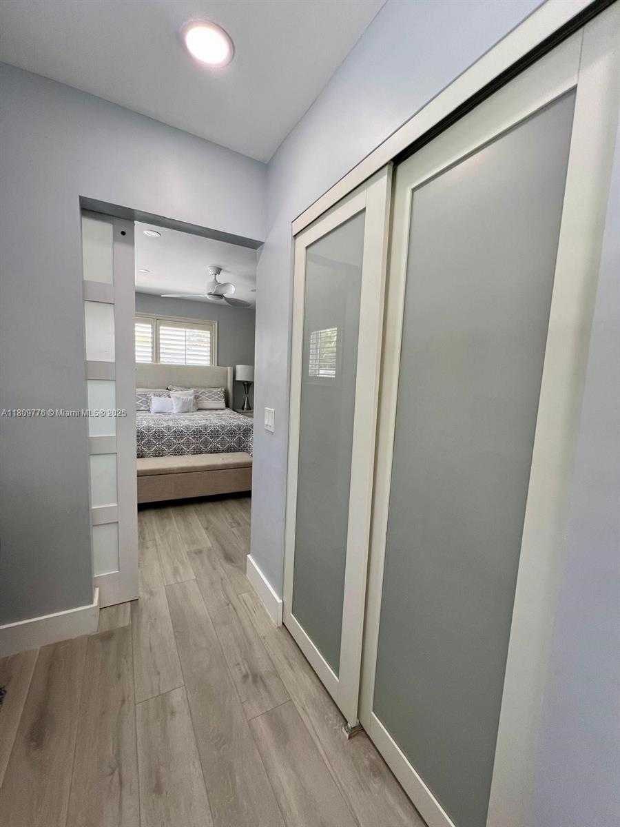 Small Image of 417 ALEDO AVE #417, Coral Gables Number 29