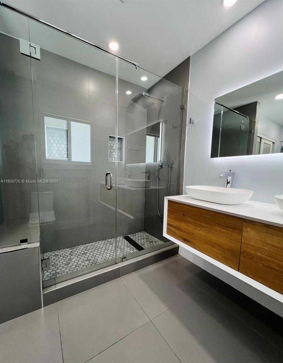 Small Image of 417 ALEDO AVE #417, Coral Gables Number 30