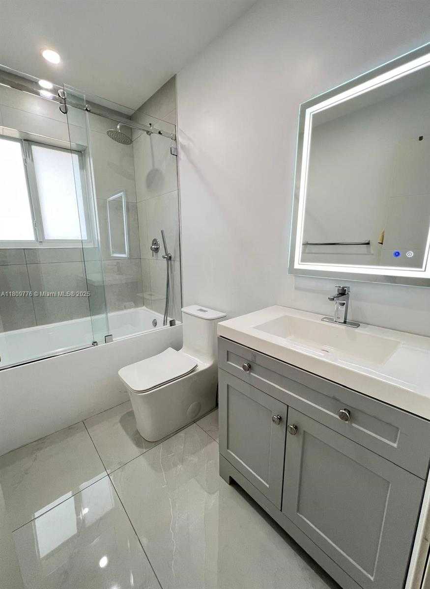 Small Image of 417 ALEDO AVE #417, Coral Gables Number 33