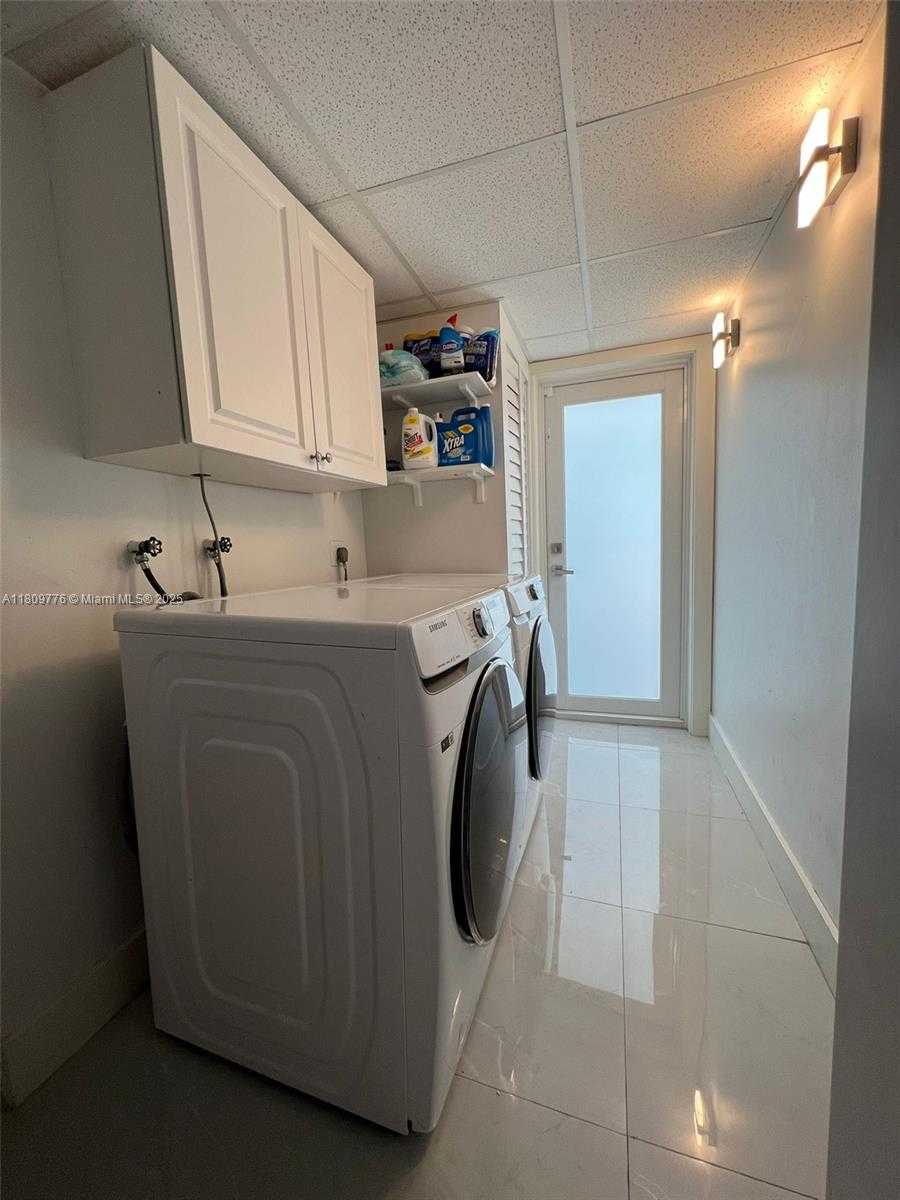 Small Image of 417 ALEDO AVE #417, Coral Gables Number 34
