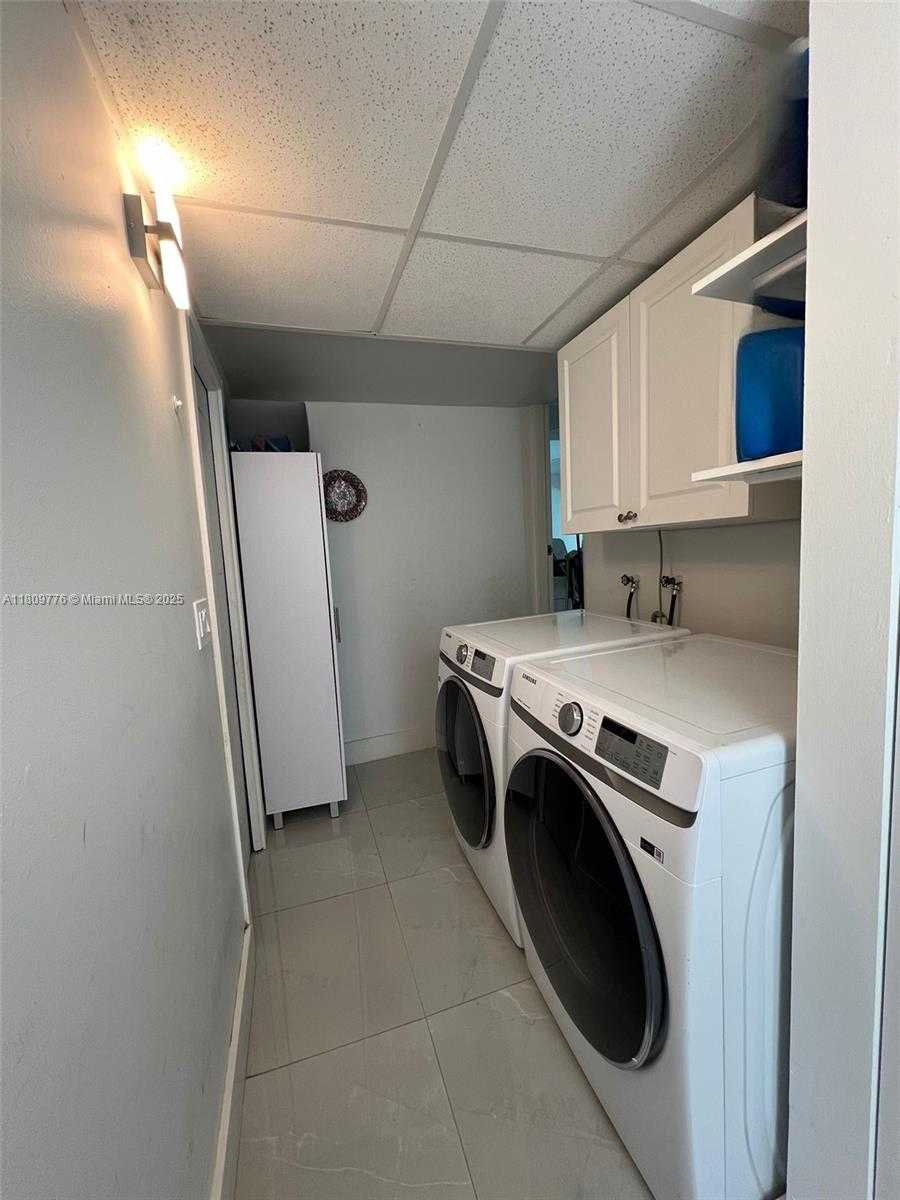 Small Image of 417 ALEDO AVE #417, Coral Gables Number 35
