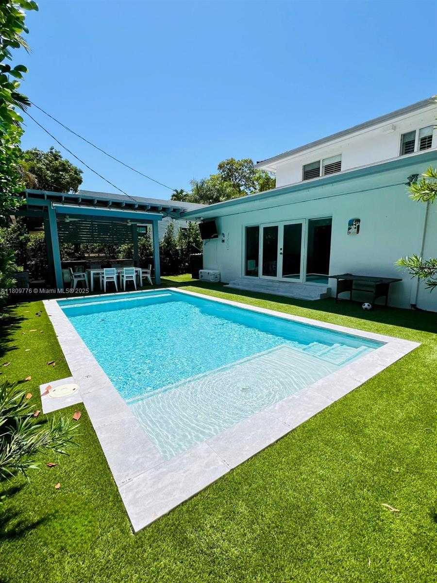 Small Image of 417 ALEDO AVE #417, Coral Gables Number 38