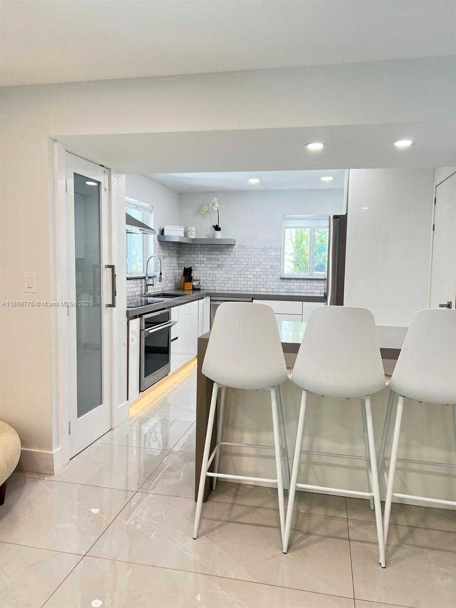 Small Image of 417 ALEDO AVE #417, Coral Gables Number 9