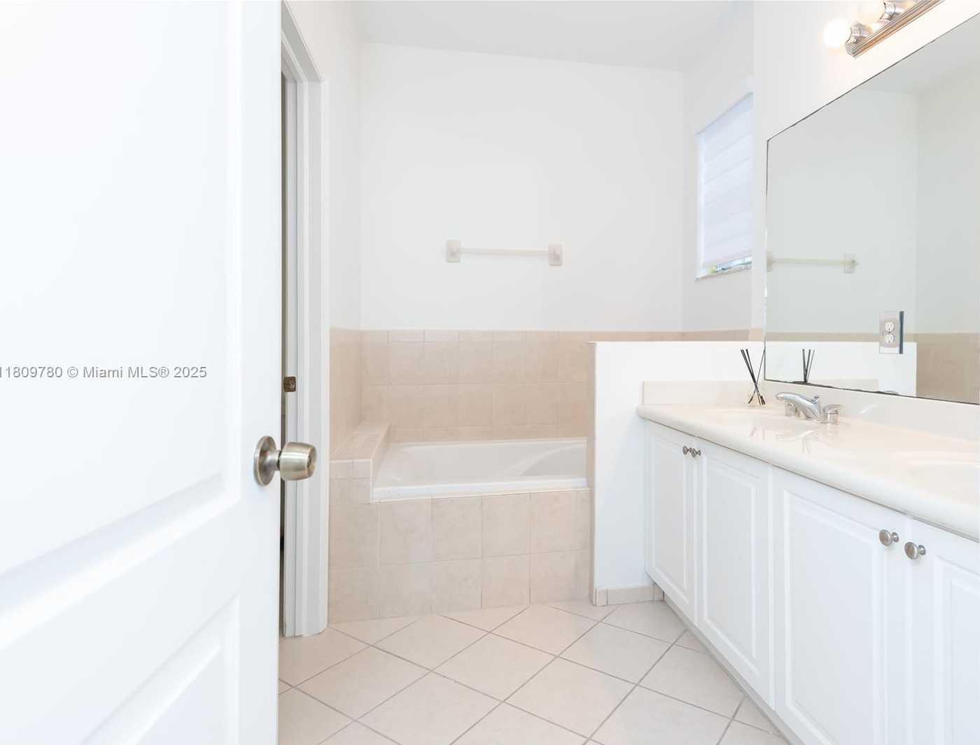 Small Image of 15323 SOUTH WEST 9TH WAY, Miami Number 27