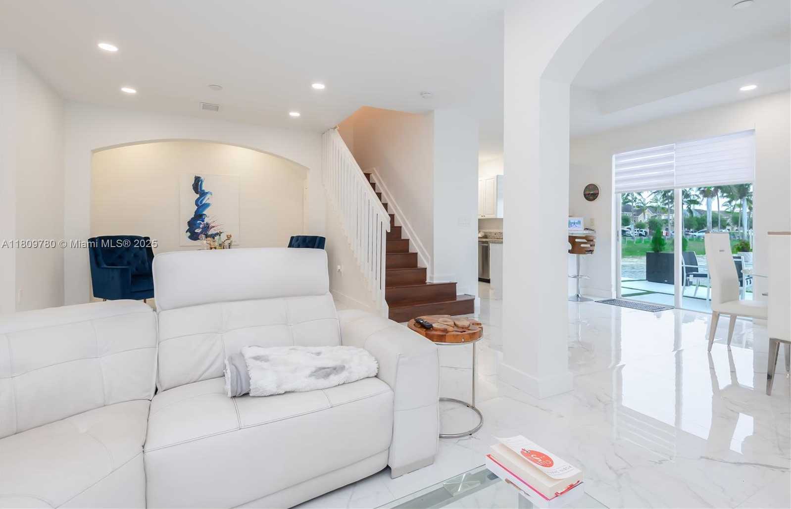 Small Image of 15323 SOUTH WEST 9TH WAY, Miami Number 6