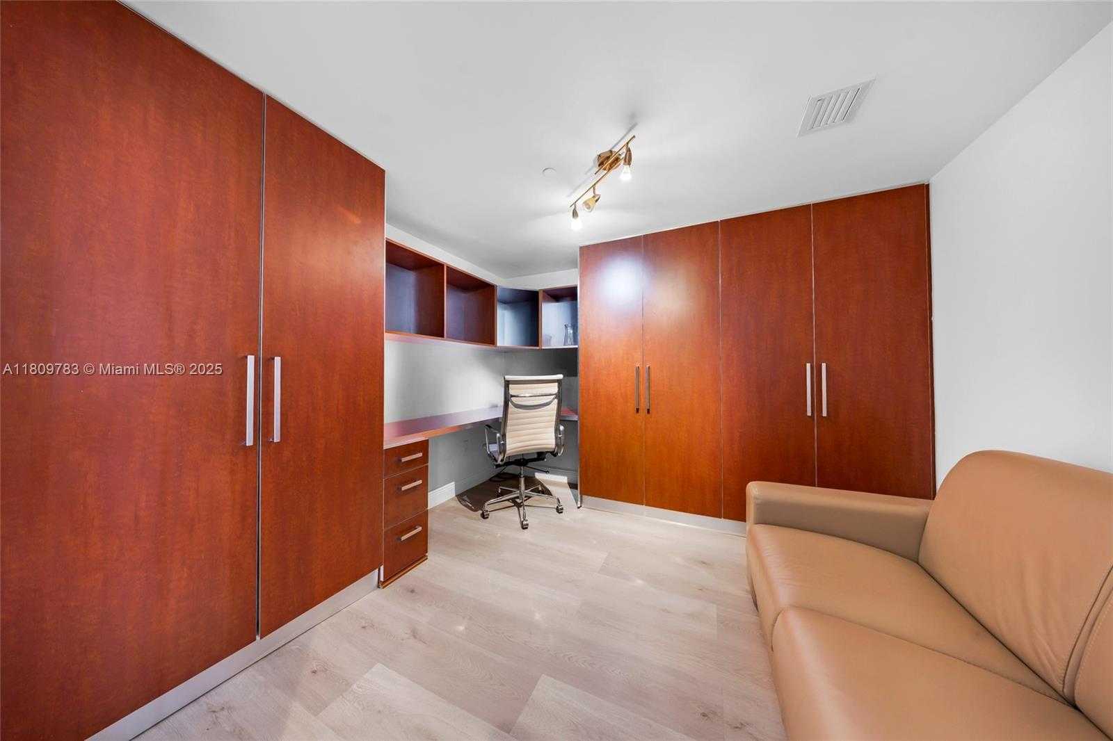 Small Image of 1800 SOUTH OCEAN DR #3607, Hallandale Beach Number 11