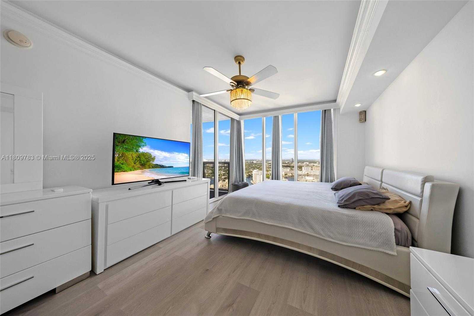 Small Image of 1800 SOUTH OCEAN DR #3607, Hallandale Beach Number 4
