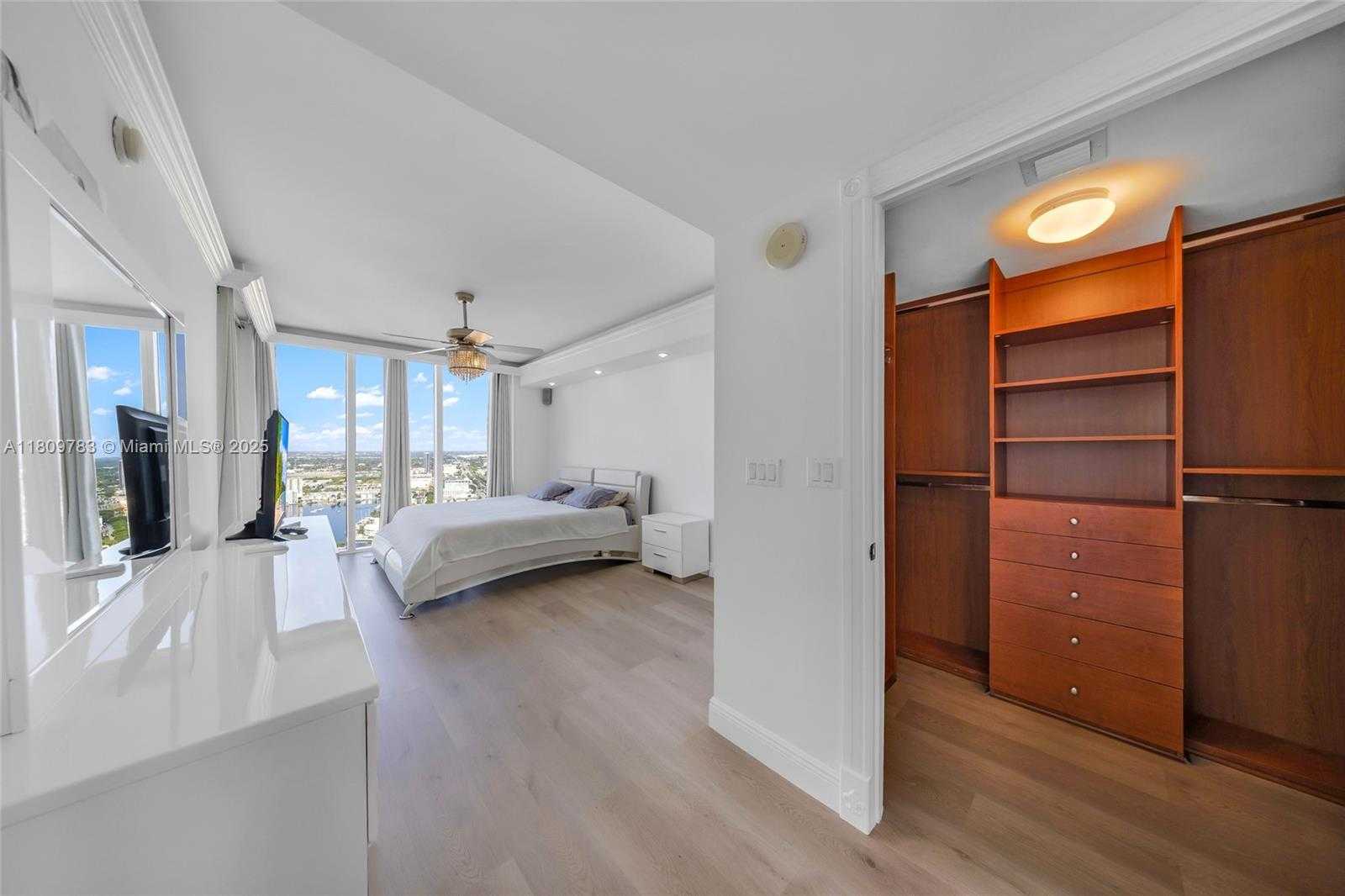 Small Image of 1800 SOUTH OCEAN DR #3607, Hallandale Beach Number 5