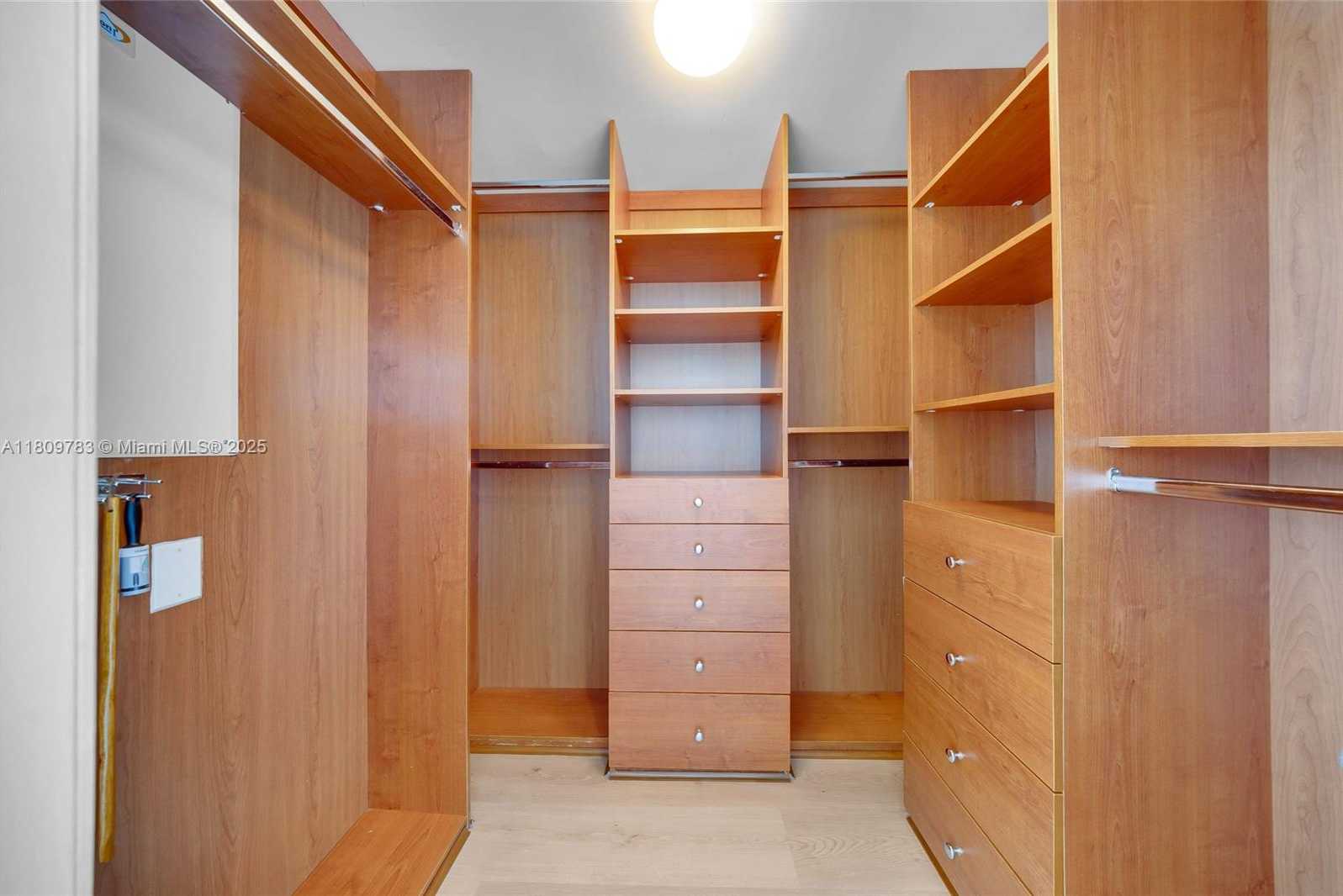 Small Image of 1800 SOUTH OCEAN DR #3607, Hallandale Beach Number 6