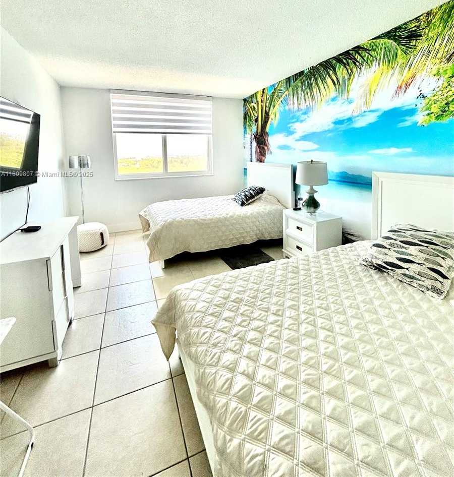 Small Image of 300 #1702, Sunny Isles Beach Number 10