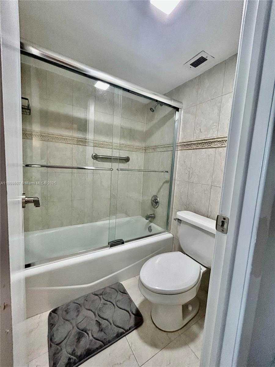 Small Image of 300 #1702, Sunny Isles Beach Number 11