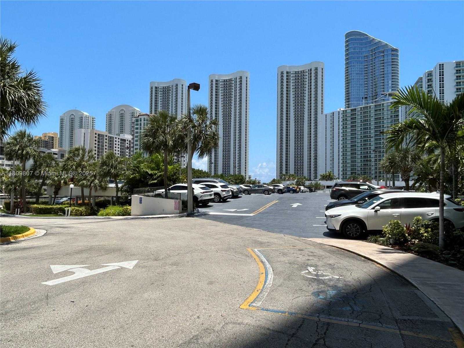 Small Image of 300 #1702, Sunny Isles Beach Number 15