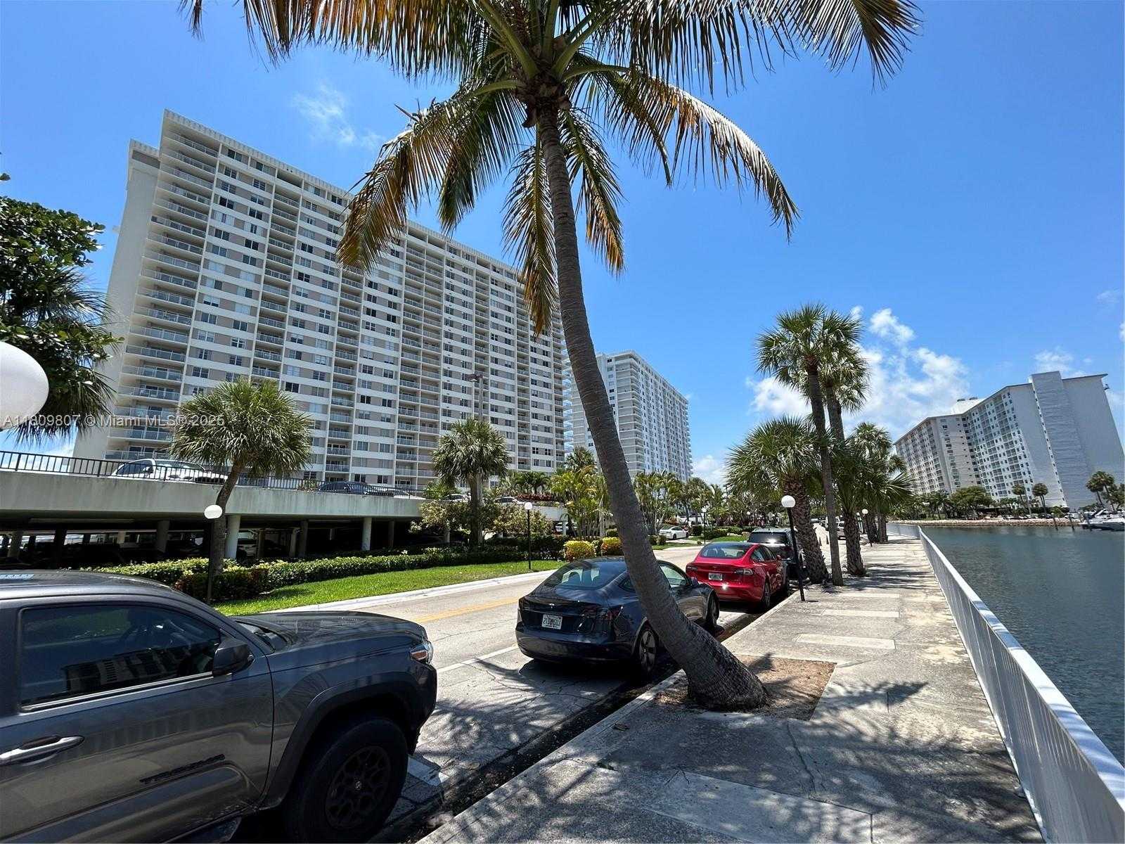Small Image of 300 #1702, Sunny Isles Beach Number 17