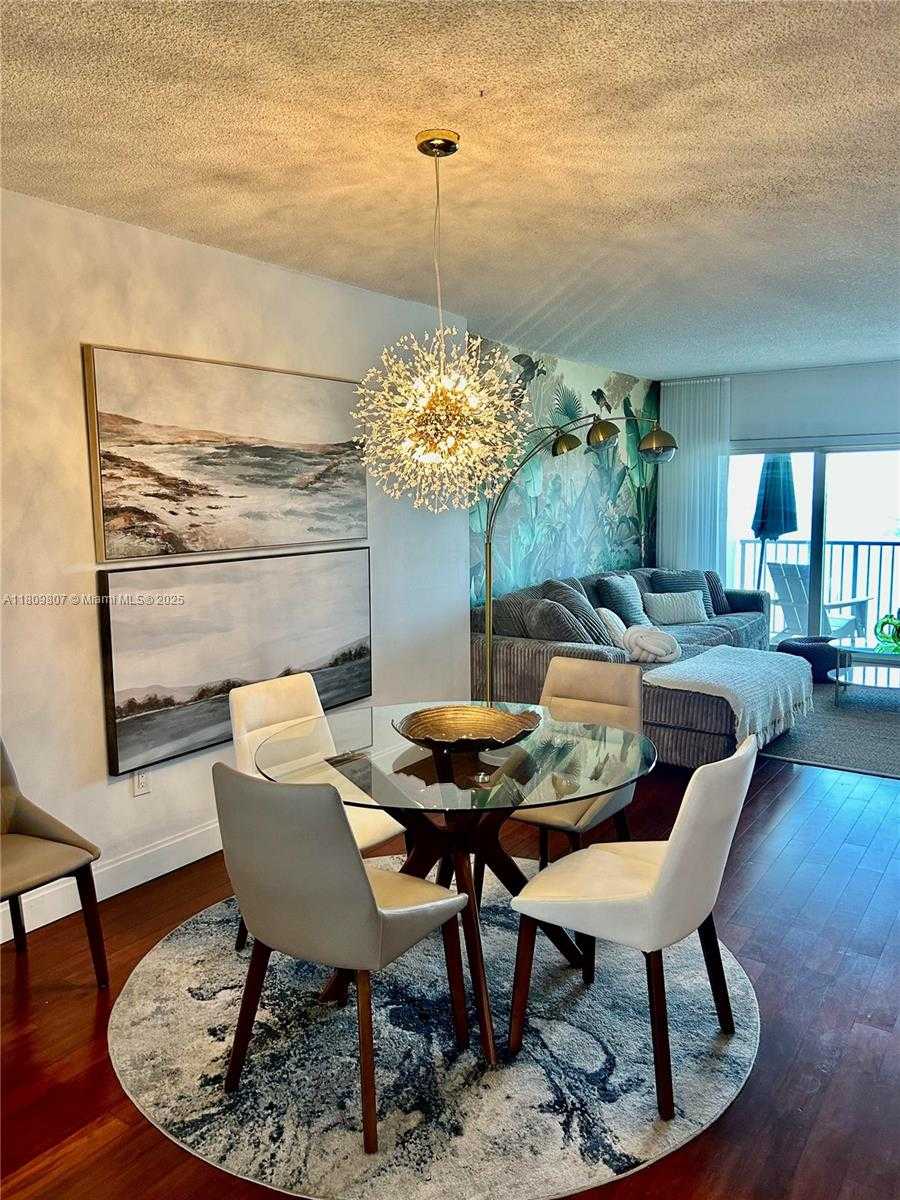 Small Image of 300 #1702, Sunny Isles Beach Number 3