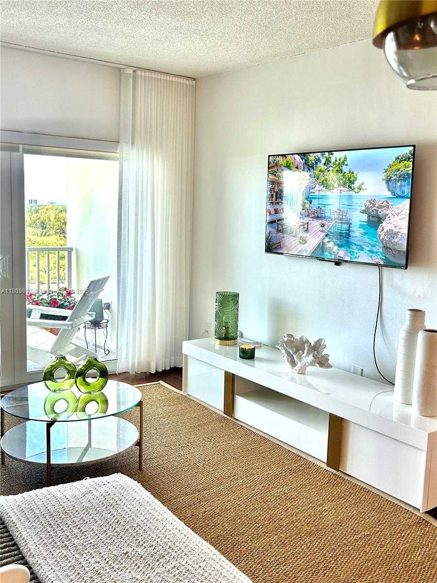 Small Image of 300 #1702, Sunny Isles Beach Number 4