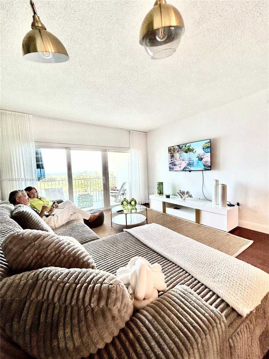 Small Image of 300 #1702, Sunny Isles Beach Number 5