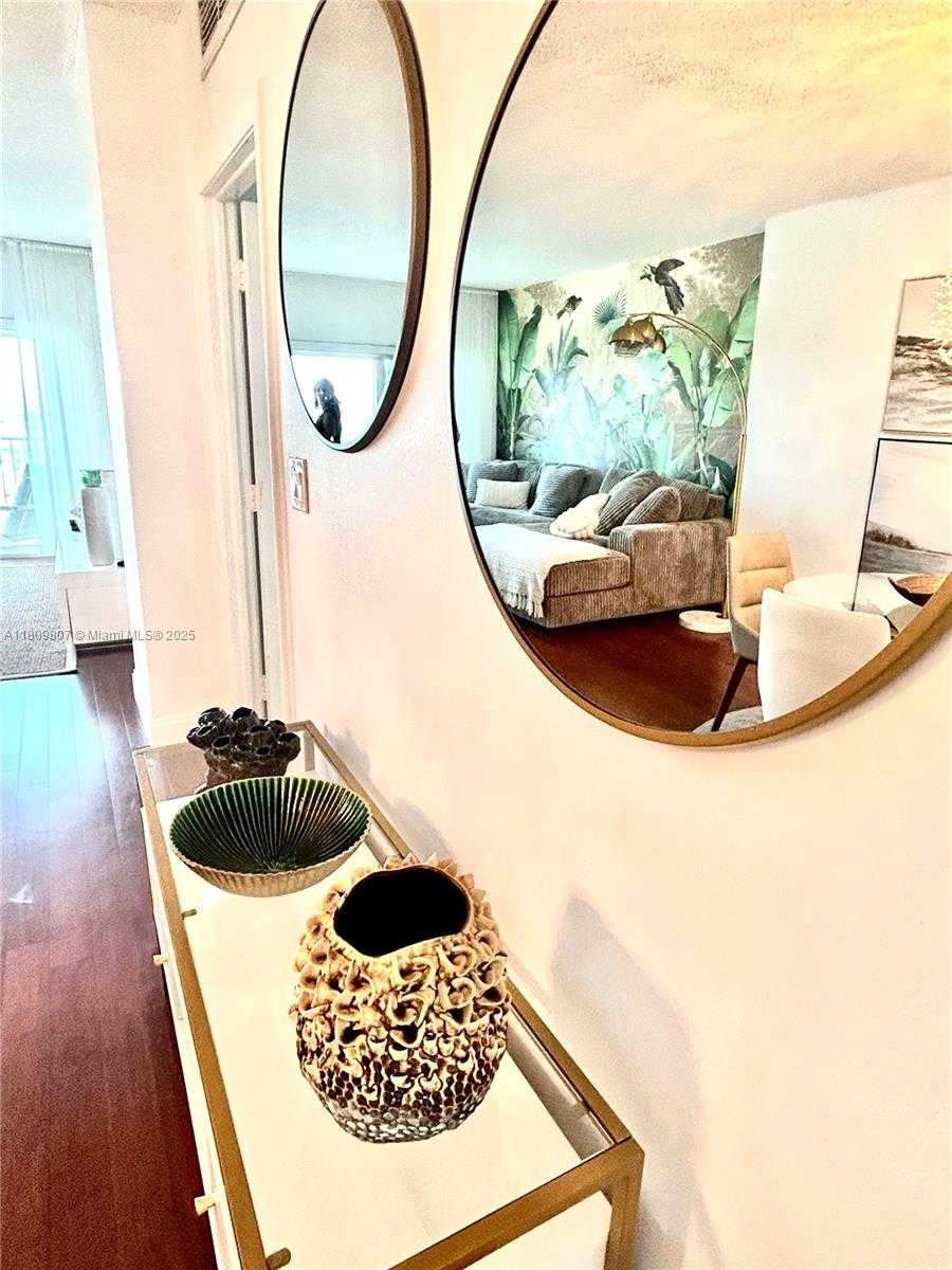 Small Image of 300 #1702, Sunny Isles Beach Number 8