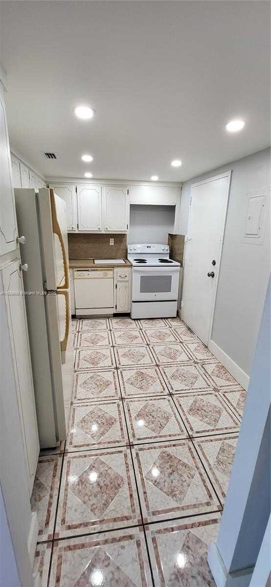 Small Image of 16740 NORTH EAST 9TH AVE #311, North Miami Beach Number 4
