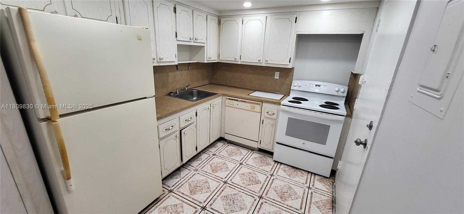 Small Image of 16740 NORTH EAST 9TH AVE #311, North Miami Beach Number 5