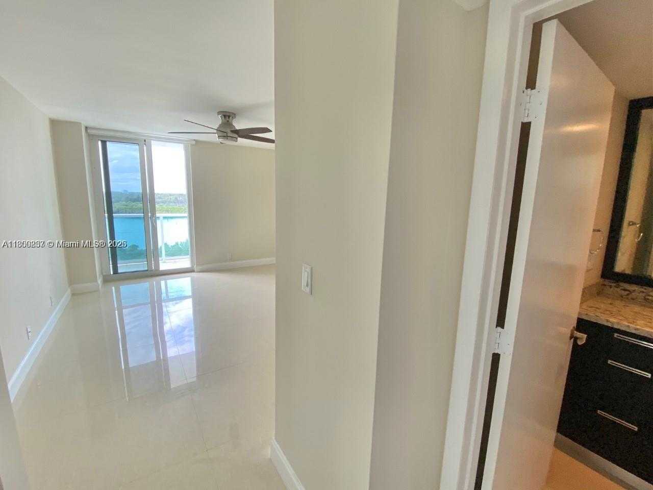 Small Image of 100 BAYVIEW DR #1520, Sunny Isles Beach Number 10