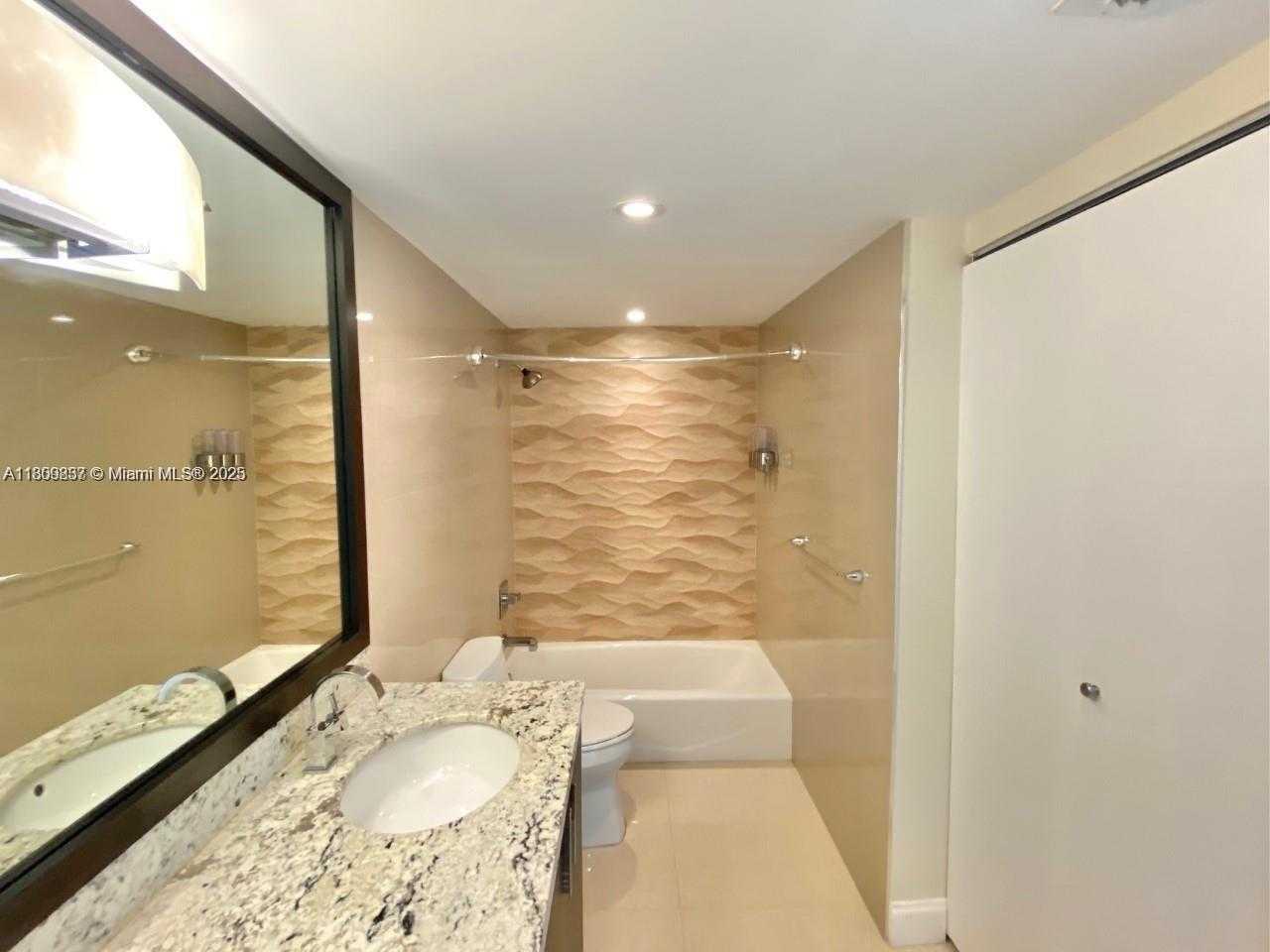 Small Image of 100 BAYVIEW DR #1520, Sunny Isles Beach Number 13