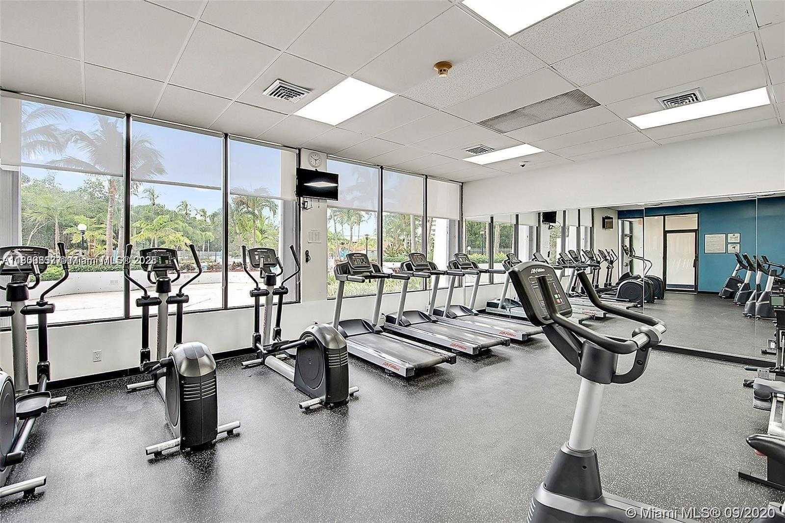 Small Image of 100 BAYVIEW DR #1520, Sunny Isles Beach Number 16