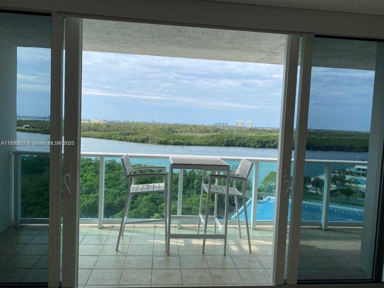 Small Image of 100 BAYVIEW DR #1520, Sunny Isles Beach Number 4