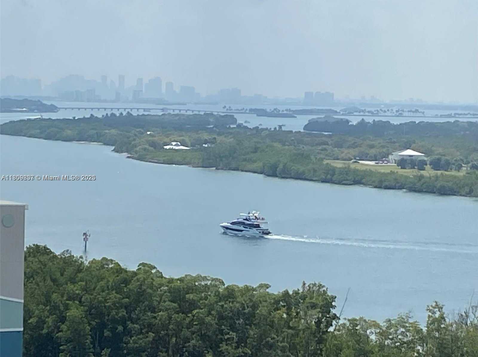 Small Image of 100 BAYVIEW DR #1520, Sunny Isles Beach Number 5