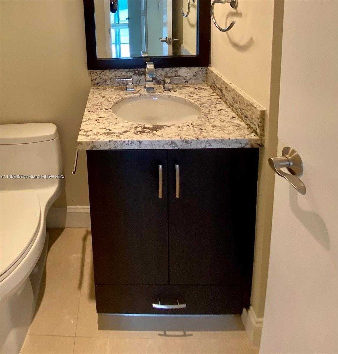 Small Image of 100 BAYVIEW DR #1520, Sunny Isles Beach Number 9