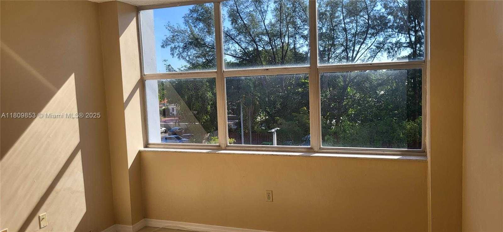 Small Image of 1300 NORTH EAST MIAMI GARDENS DR #407E, Miami Number 15