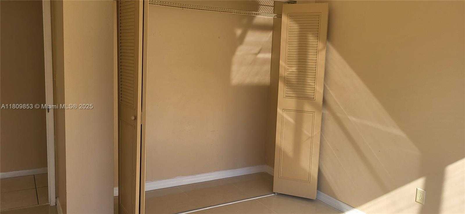 Small Image of 1300 NORTH EAST MIAMI GARDENS DR #407E, Miami Number 16