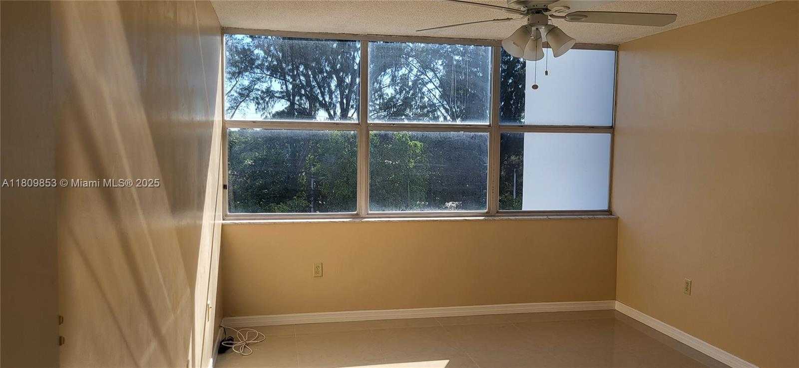 Small Image of 1300 NORTH EAST MIAMI GARDENS DR #407E, Miami Number 18
