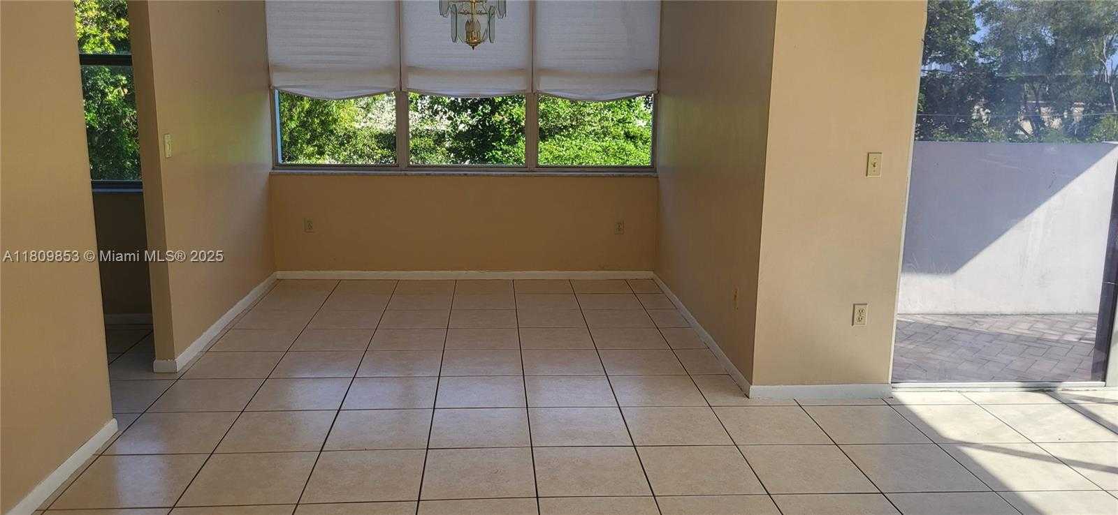 Small Image of 1300 NORTH EAST MIAMI GARDENS DR #407E, Miami Number 2