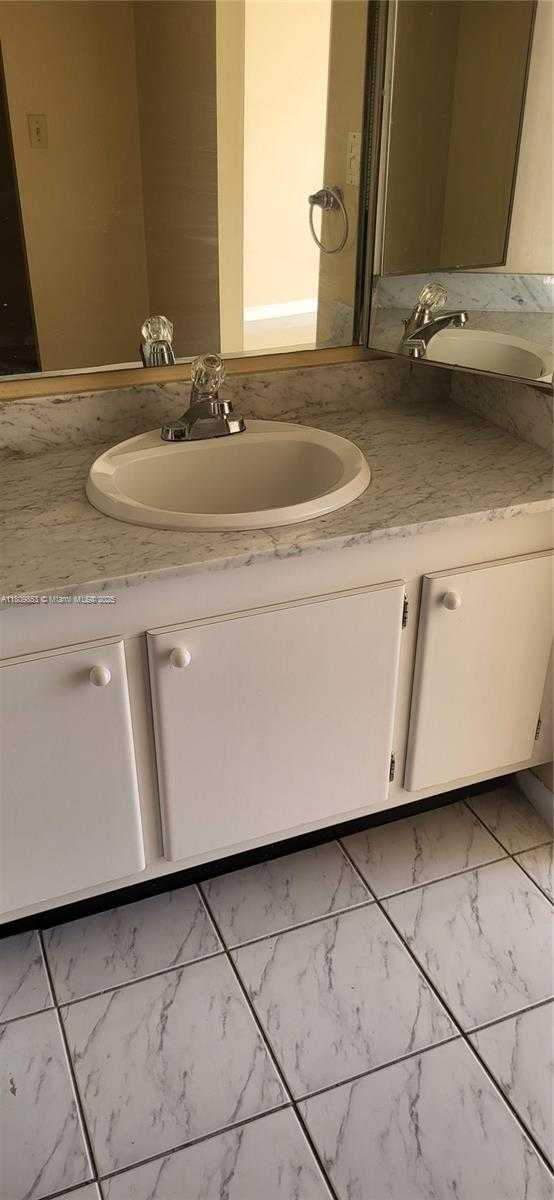Small Image of 1300 NORTH EAST MIAMI GARDENS DR #407E, Miami Number 23