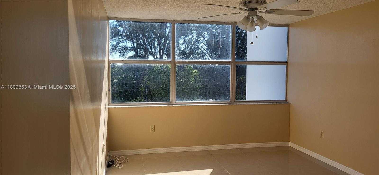 Small Image of 1300 NORTH EAST MIAMI GARDENS DR #407E, Miami Number 24