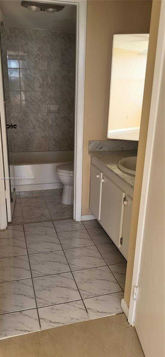 Small Image of 1300 NORTH EAST MIAMI GARDENS DR #407E, Miami Number 25