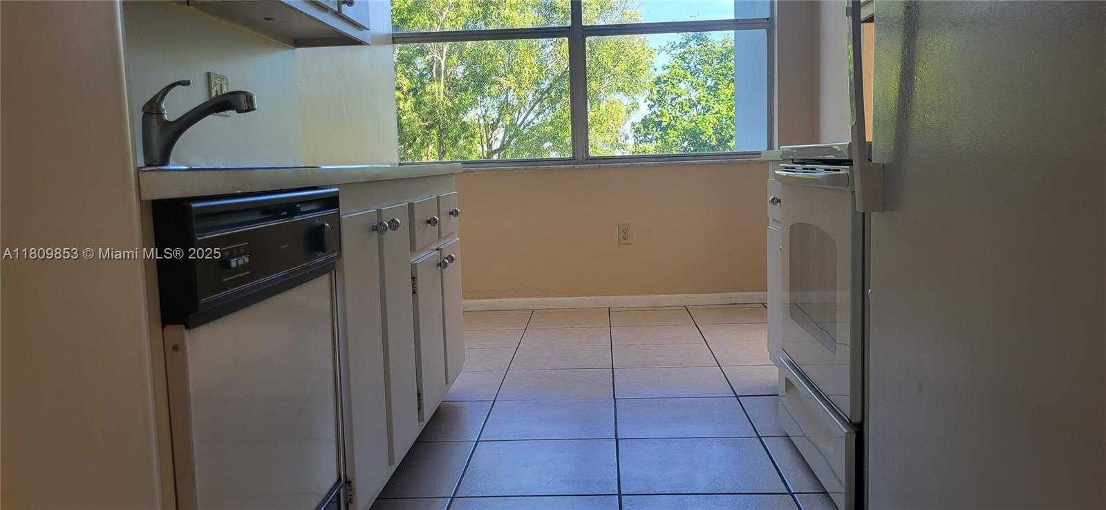 Small Image of 1300 NORTH EAST MIAMI GARDENS DR #407E, Miami Number 30