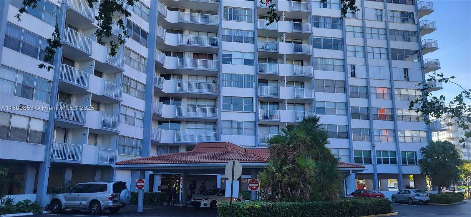 Small Image of 1300 NORTH EAST MIAMI GARDENS DR #407E, Miami Number 40