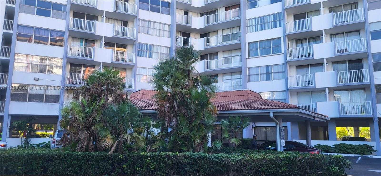 Small Image of 1300 NORTH EAST MIAMI GARDENS DR #407E, Miami Number 41