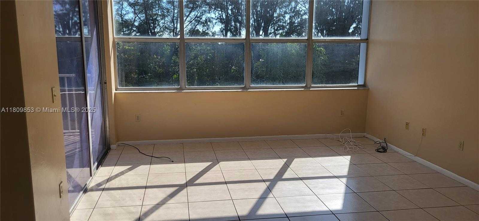 Small Image of 1300 NORTH EAST MIAMI GARDENS DR #407E, Miami Number 6