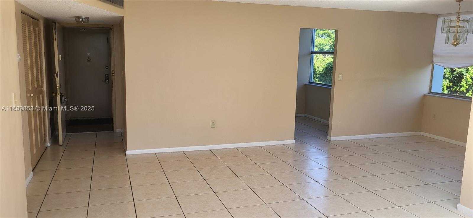 Small Image of 1300 NORTH EAST MIAMI GARDENS DR #407E, Miami Number 7