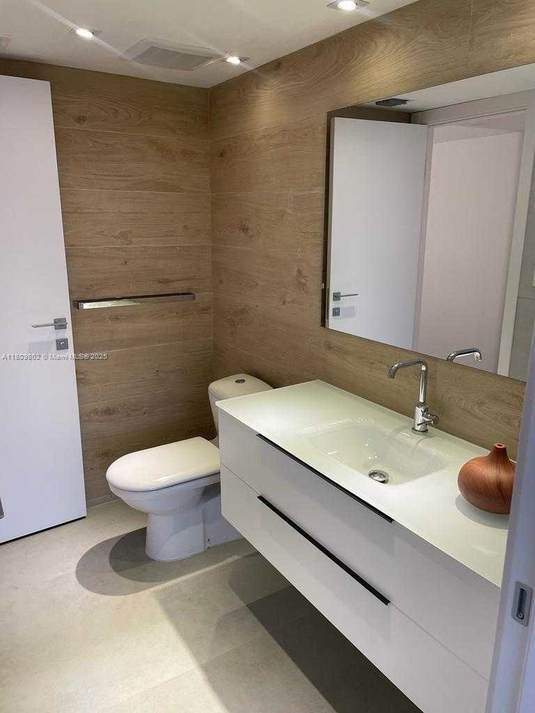 Small Image of 2 GROVE ISLE DR #B906, Miami Number 10