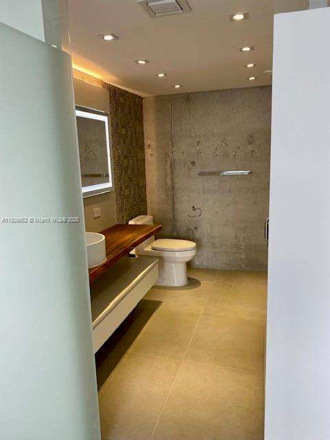 Small Image of 2 GROVE ISLE DR #B906, Miami Number 11