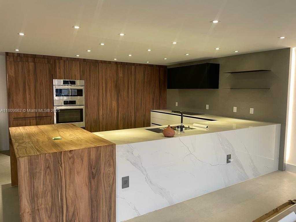 Small Image of 2 GROVE ISLE DR #B906, Miami Number 7