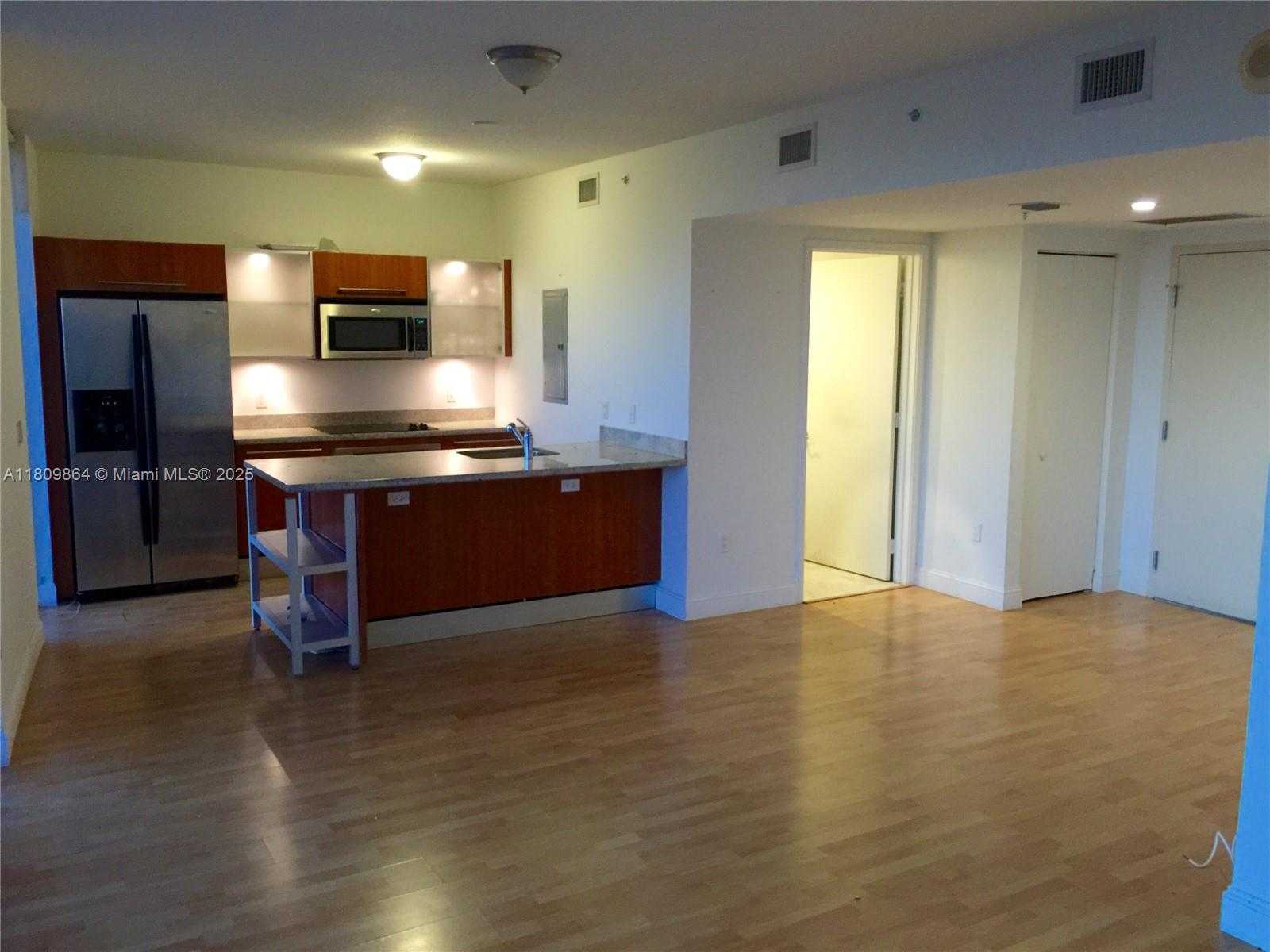 Small Image of 185 SOUTH WEST 7 ST #3200, Miami Number 4