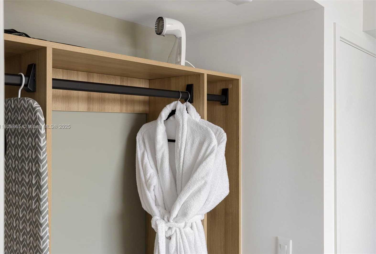 Small Image of 159 NE 6th St, Miami, FL 33132, USA Number 14