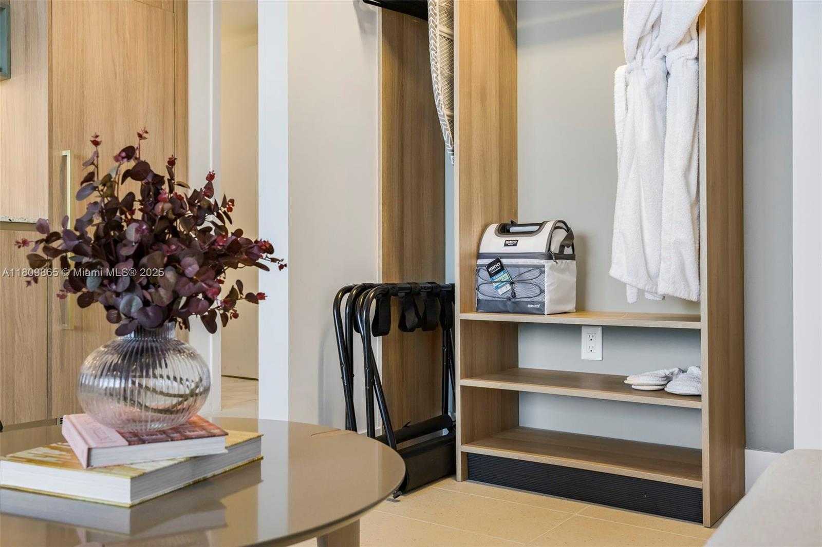 Small Image of 159 NE 6th St, Miami, FL 33132, USA Number 16