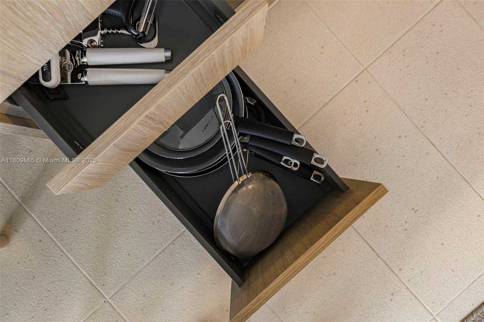 Small Image of 159 NE 6th St, Miami, FL 33132, USA Number 28